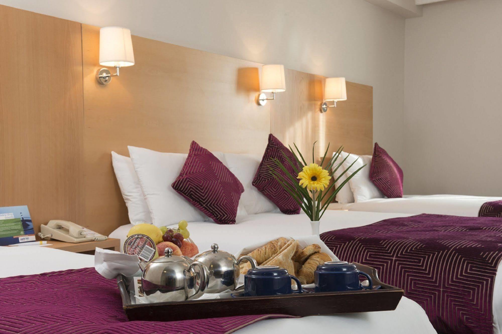 Park Inn By Radisson Shannon Airport Exterior foto